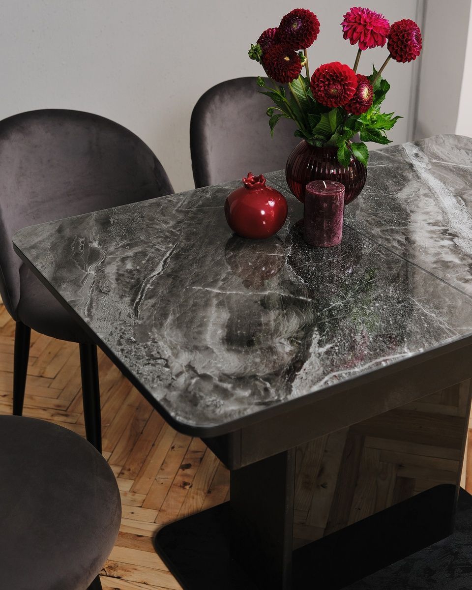 Обідній комплект стіл Бостон Т 1100-1450 х700 Бетон чорний + 4 стільця Тофі Графіт на чорних ніжках
